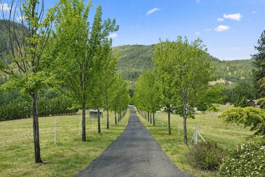 925 Galls Creek Road Gold Hill OR 97525