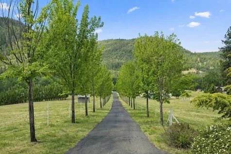 925 Galls Creek Road Gold Hill OR 97525