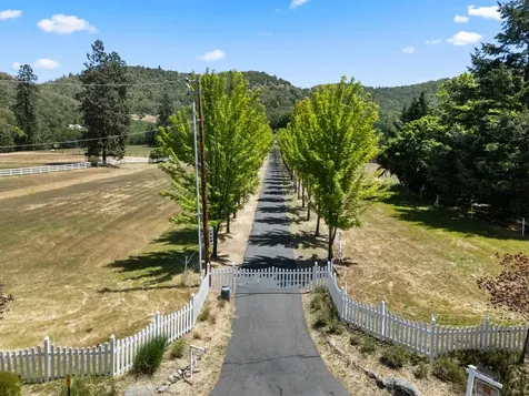 925 Galls Creek Road Gold Hill OR 97525