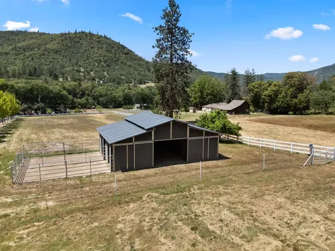 925 Galls Creek Road Gold Hill OR 97525