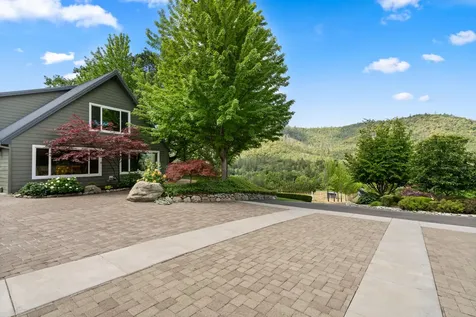 925 Galls Creek Road Gold Hill OR 97525