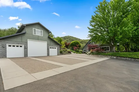 925 Galls Creek Road Gold Hill OR 97525