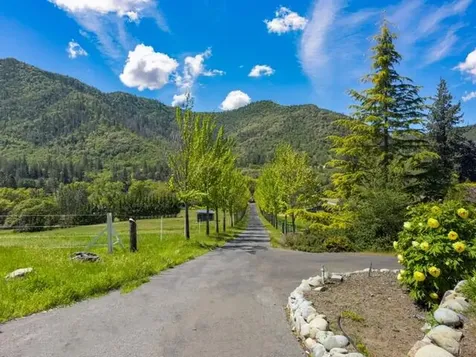 925 Galls Creek Road Gold Hill OR 97525
