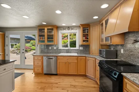 925 Galls Creek Road Gold Hill OR 97525