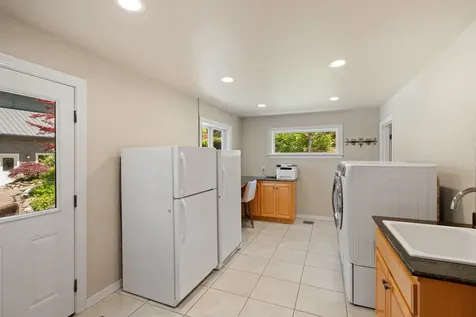 925 Galls Creek Road Gold Hill OR 97525