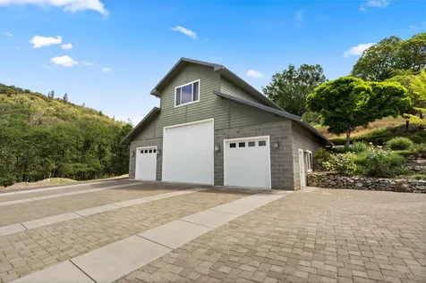 925 Galls Creek Road Gold Hill OR 97525