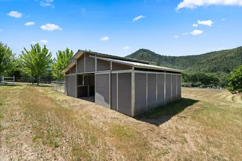 925 Galls Creek Road Gold Hill OR 97525