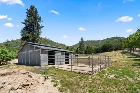925 Galls Creek Road Gold Hill OR 97525