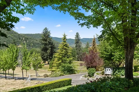 925 Galls Creek Road Gold Hill OR 97525