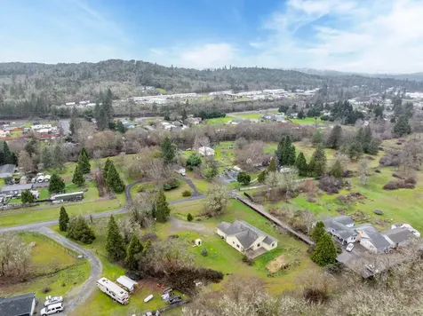 1910 Carton Way Grants Pass OR 97526