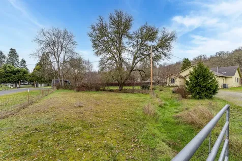 1910 Carton Way Grants Pass OR 97526