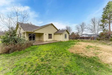 1910 Carton Way Grants Pass OR 97526