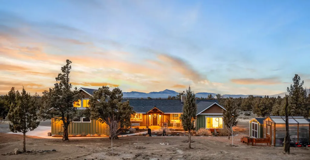 18385 SW Mount Adams Loop Powell Butte OR 97753