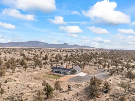 18385 SW Mount Adams Loop Powell Butte OR 97753