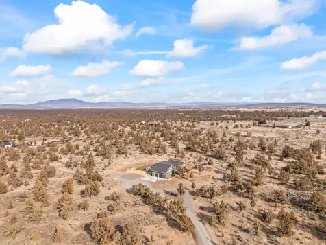 18385 SW Mount Adams Loop Powell Butte OR 97753