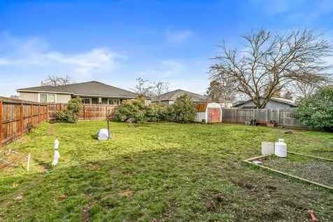 348 N 6th Street Central Point OR 97502