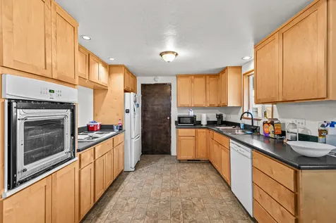 348 N 6th Street Central Point OR 97502