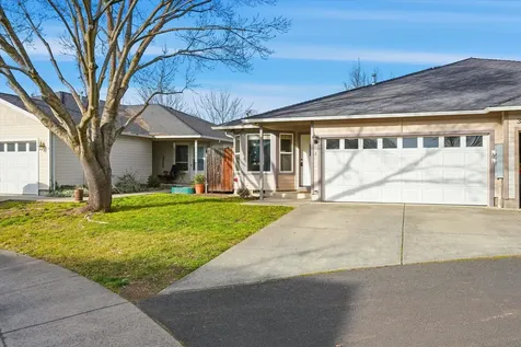 3174 Forest Hills Drive Medford OR 97504