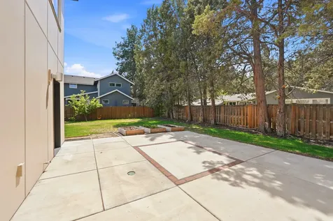61547 SE Lincoln Lane Bend OR 97702