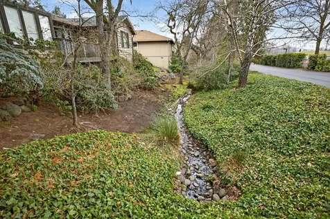 2585 Freedom Way Medford OR 97504