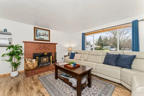 1145 SW Louise Circle Grants Pass OR 97526