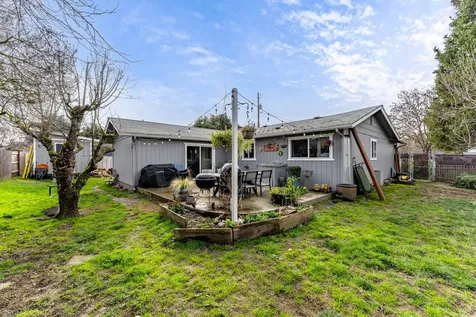 1145 SW Louise Circle Grants Pass OR 97526
