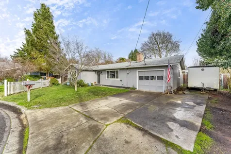 1145 SW Louise Circle Grants Pass OR 97526