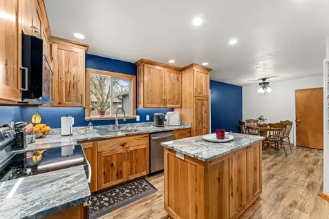 1145 SW Louise Circle Grants Pass OR 97526