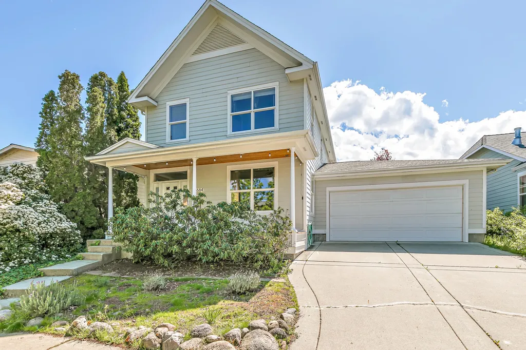 2684 Clay Creek Way Ashland OR 97520