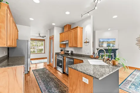 2684 Clay Creek Way Ashland OR 97520