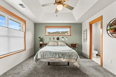 2684 Clay Creek Way Ashland OR 97520