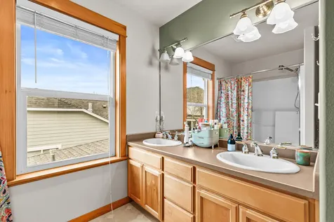 2684 Clay Creek Way Ashland OR 97520