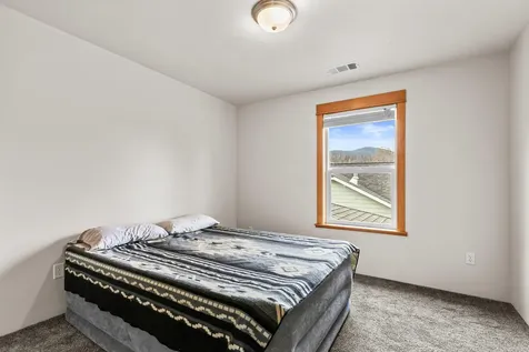 2684 Clay Creek Way Ashland OR 97520