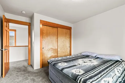 2684 Clay Creek Way Ashland OR 97520