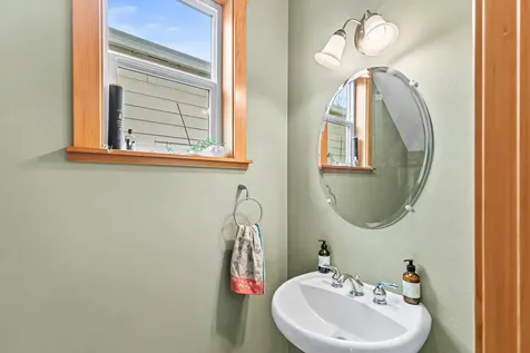 2684 Clay Creek Way Ashland OR 97520