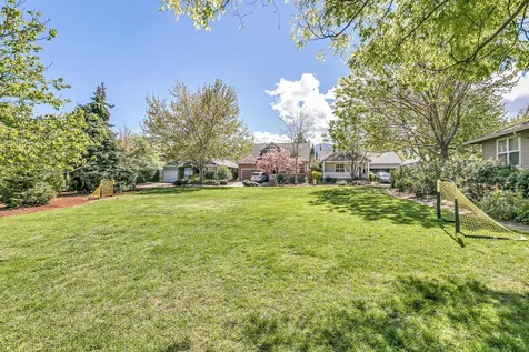 2684 Clay Creek Way Ashland OR 97520