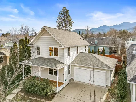 2684 Clay Creek Way Ashland OR 97520