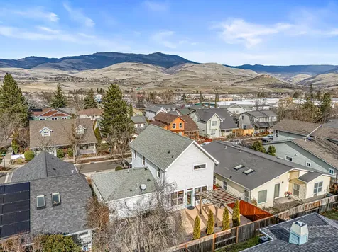 2684 Clay Creek Way Ashland OR 97520