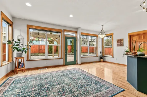 2684 Clay Creek Way Ashland OR 97520