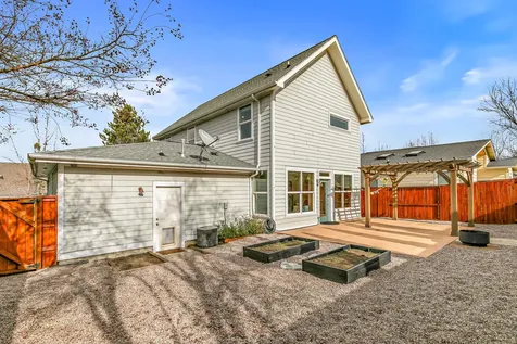 2684 Clay Creek Way Ashland OR 97520