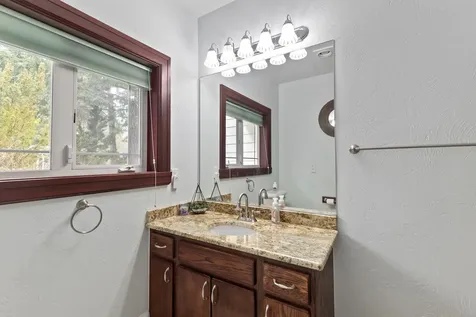 353 Hixson Drive Grants Pass OR 97526
