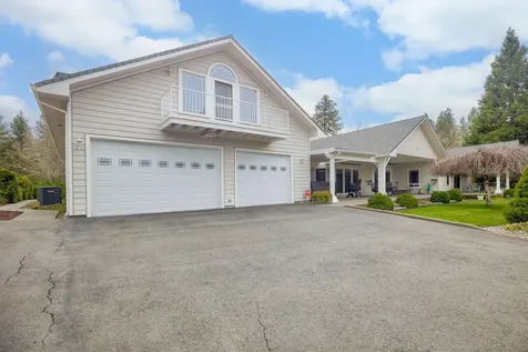 353 Hixson Drive Grants Pass OR 97526