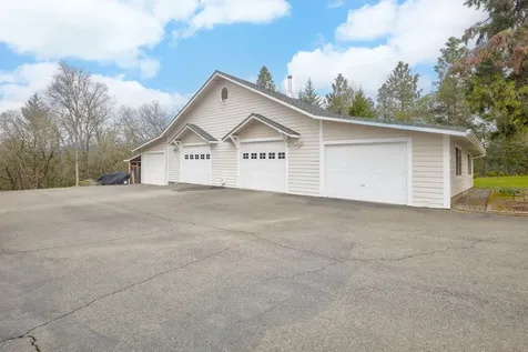 353 Hixson Drive Grants Pass OR 97526