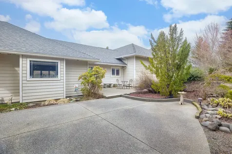 353 Hixson Drive Grants Pass OR 97526