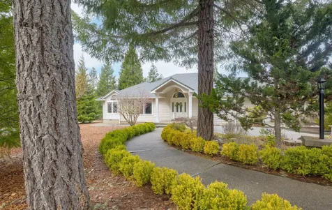 353 Hixson Drive Grants Pass OR 97526