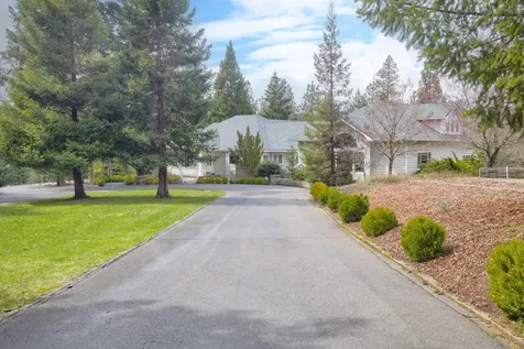 353 Hixson Drive Grants Pass OR 97526