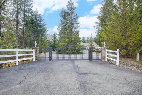 353 Hixson Drive Grants Pass OR 97526