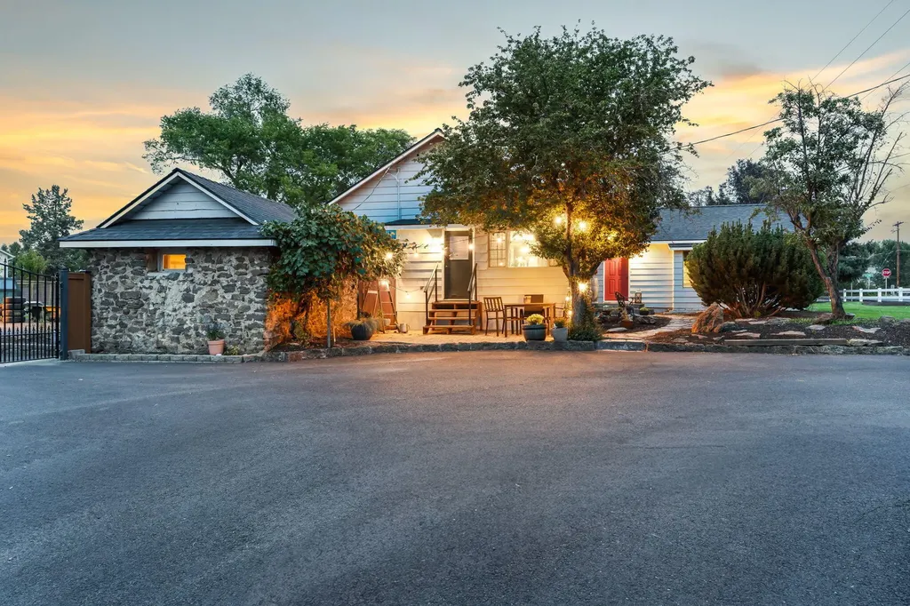 2765 W Antler Avenue Redmond OR 97756