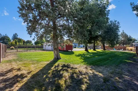 2765 W Antler Avenue Redmond OR 97756