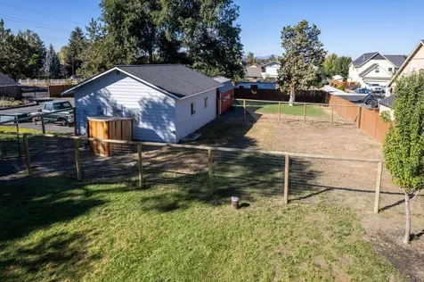 2765 W Antler Avenue Redmond OR 97756